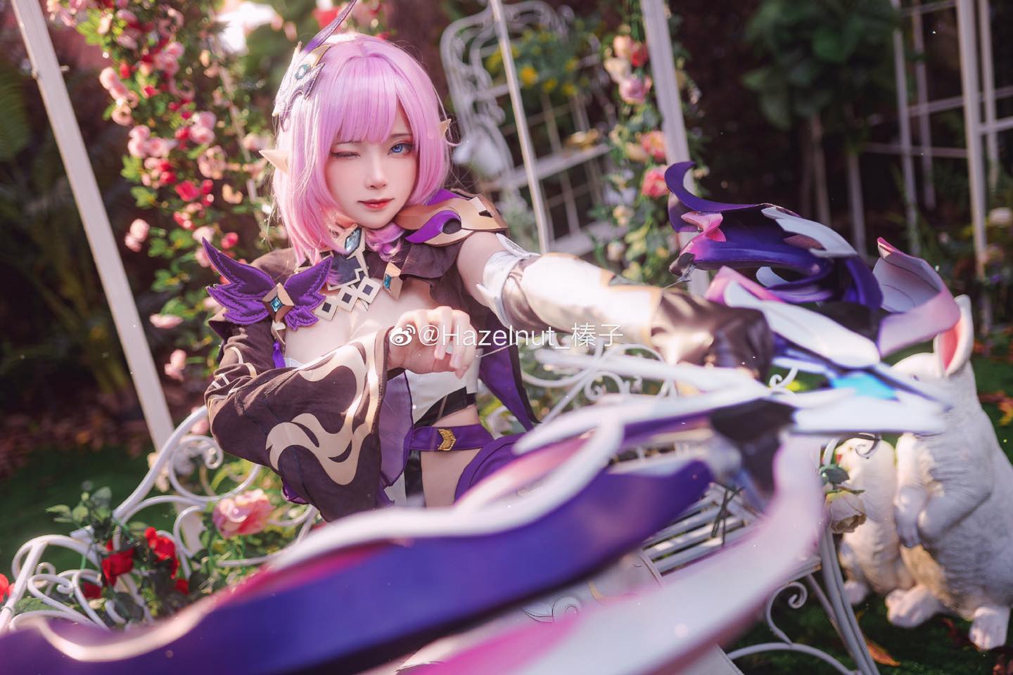 Ngắm màn cosplay Elysia trong Honkai Impact cực kỳ mãn nhãn, thế này bảo sao BeryL không chọn ngay làm skin CKTG 215184