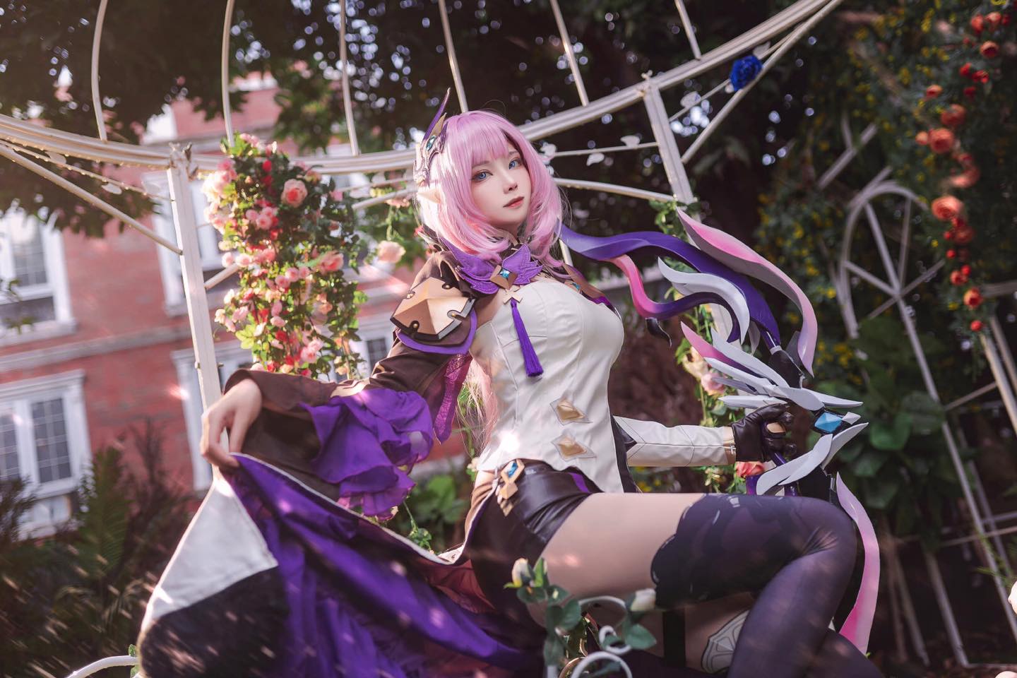 Ngắm màn cosplay Elysia trong Honkai Impact cực kỳ mãn nhãn, thế này bảo sao BeryL không chọn ngay làm skin CKTG 215187