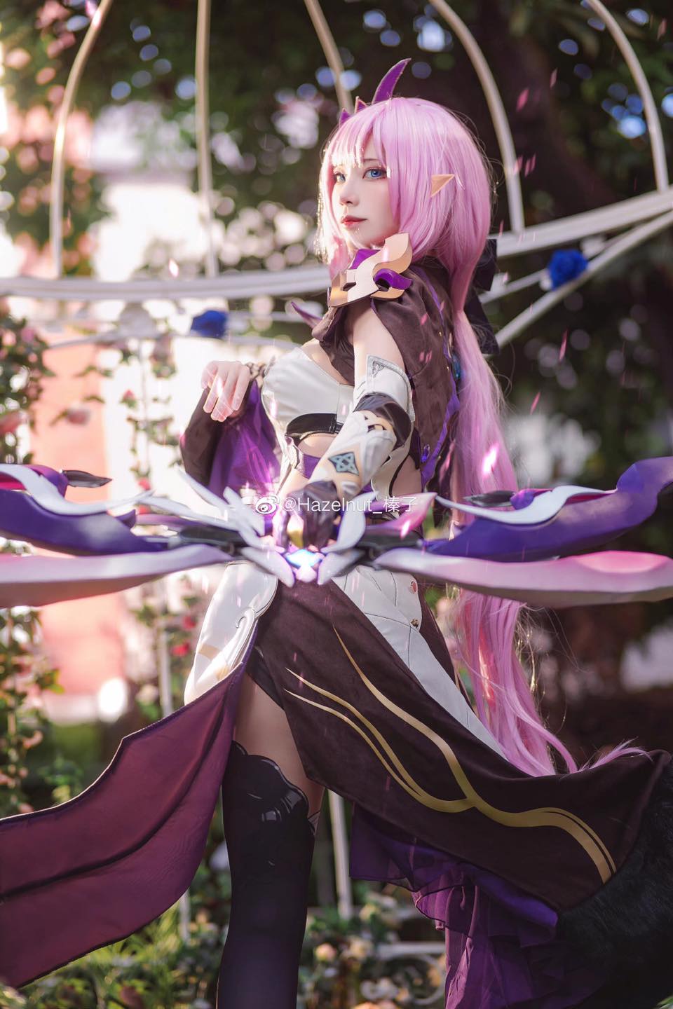 Ngắm màn cosplay Elysia trong Honkai Impact cực kỳ mãn nhãn, thế này bảo sao BeryL không chọn ngay làm skin CKTG 215189