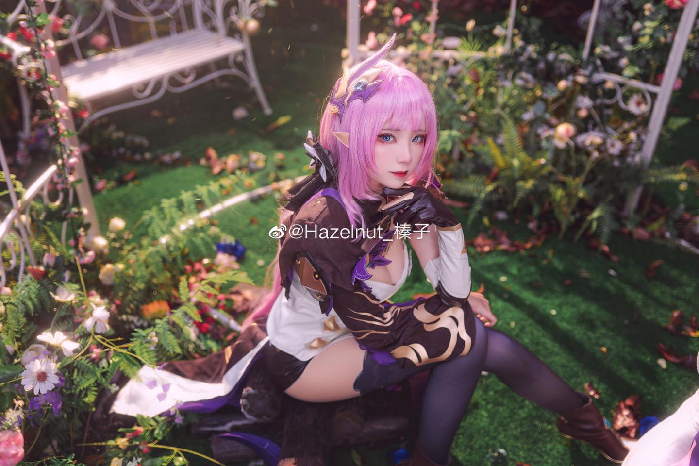 Ngắm màn cosplay Elysia trong Honkai Impact cực kỳ mãn nhãn, thế này bảo sao BeryL không chọn ngay làm skin CKTG 215194