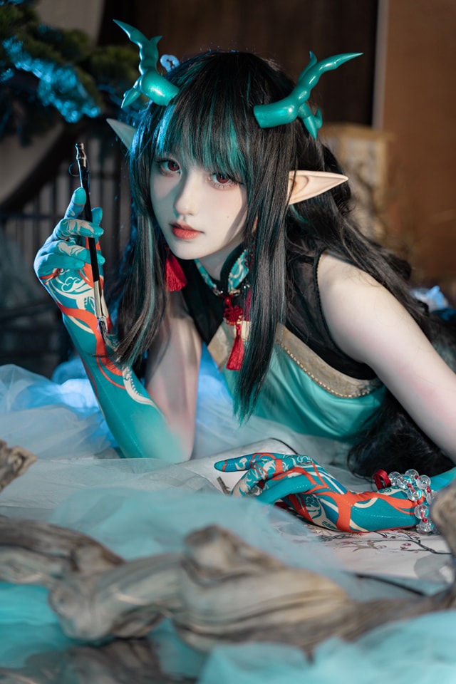 Cosplay cô nàng Dusk trong tựa game Arknights 232404