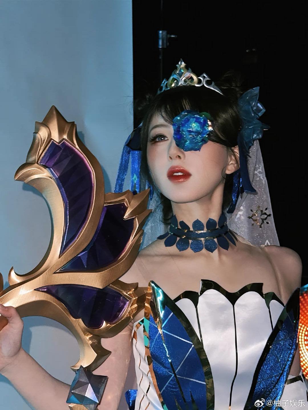 Tốc Chiến: Triệu Lộ Tư cosplay Gwen Hồng Pha Lê 378951