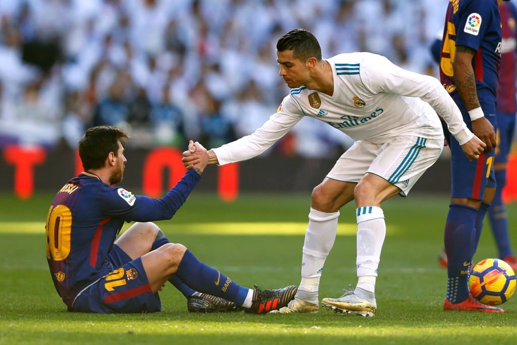 Ronaldo 'tái mặt' vì Messi, 'nhà vua C1' chính thức đổi chủ? 183181