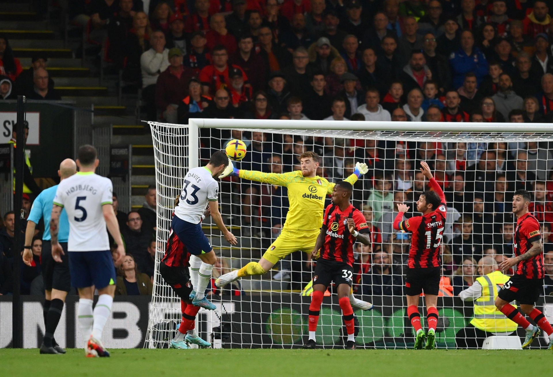 Son Heung-min nhạt nhòa, Tottenham vẫn thoát hiểm ngoạn mục nhờ sự bản lĩnh 210823