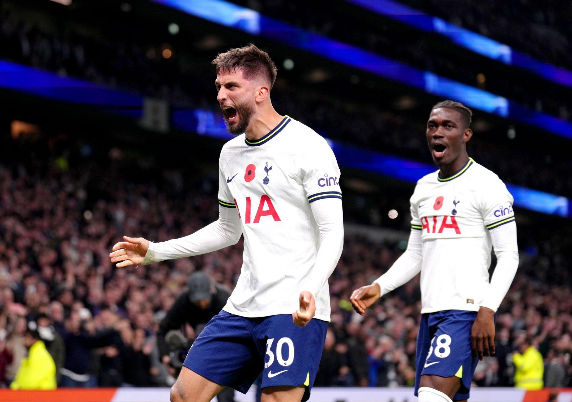 Cú đúp cho đôi bên, Tottenham và Leeds cống hiến trận đấu hay nhất mùa giải 216950