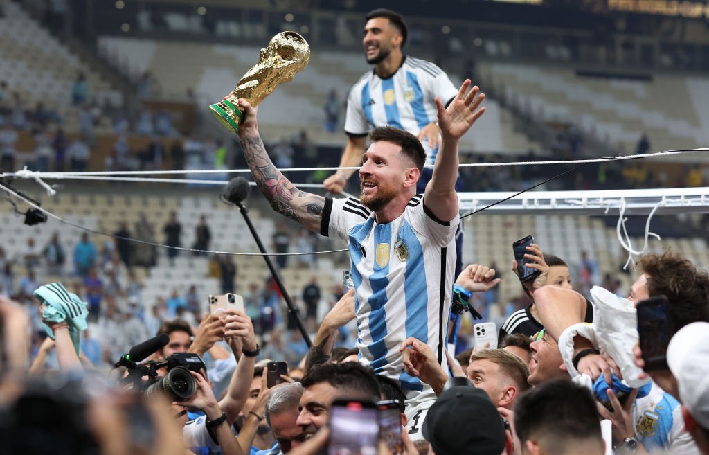 Tin chuyển nhượng tối 19/12: Tương lai Messi, Ronaldo sau World Cup 2022 233742