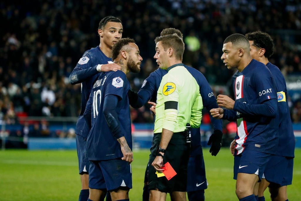 Neymar tái hiện khoảnh khắc 'đáng xấu hổ' của Cristiano Ronaldo 237601