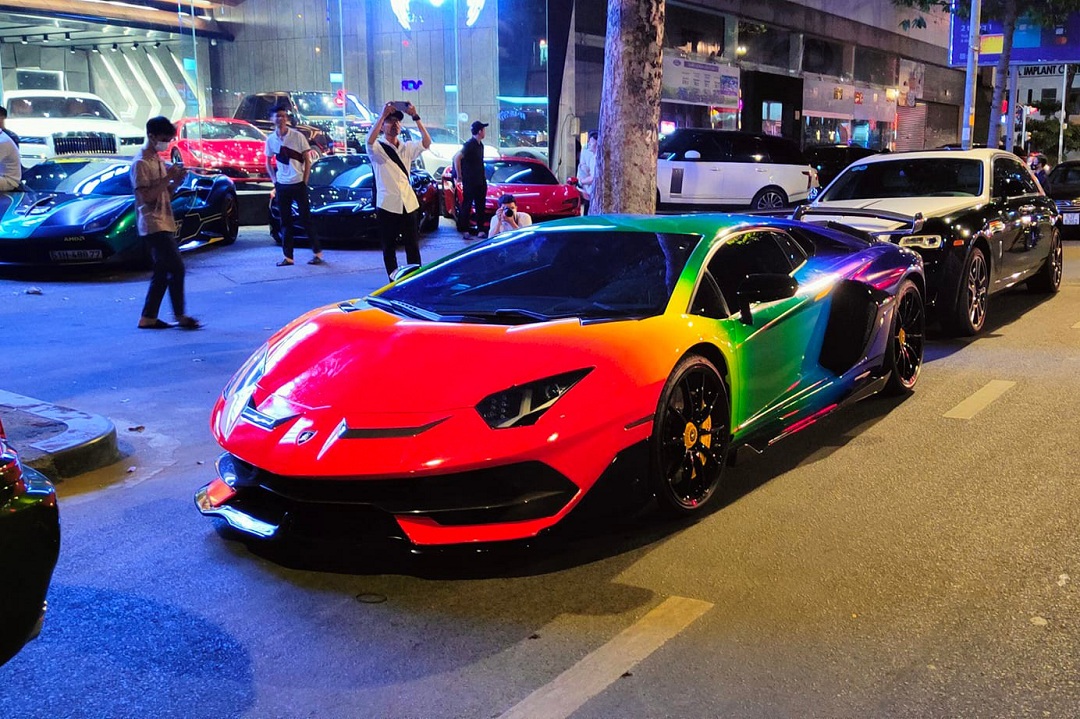 bui-tien-dung-lamborghini-aventador-svj-4