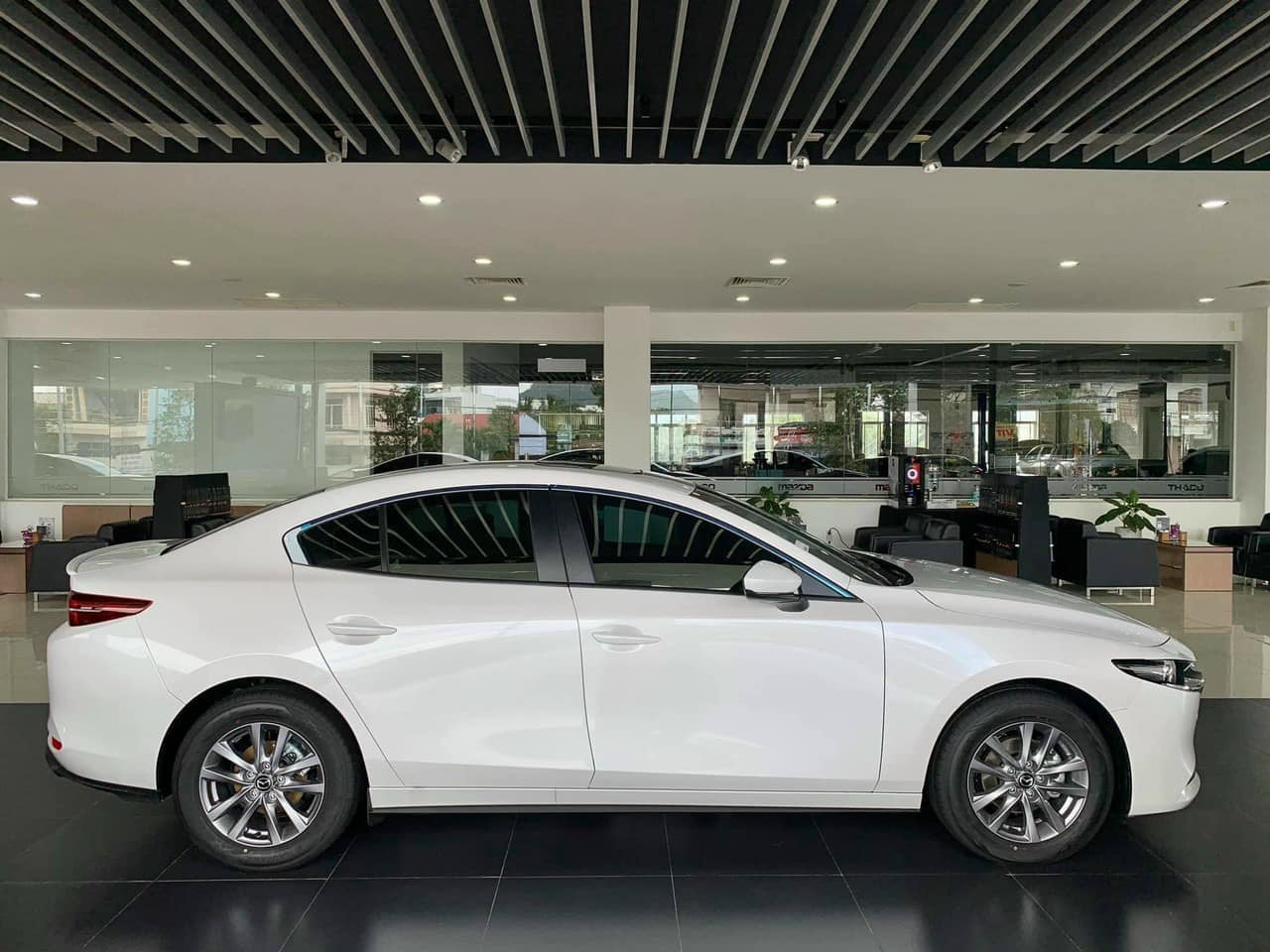 Mazda 3 nhận ưu đãi lên tới 63 triệu đồng, cạnh tranh Kia K3, Corolla Altis 183413