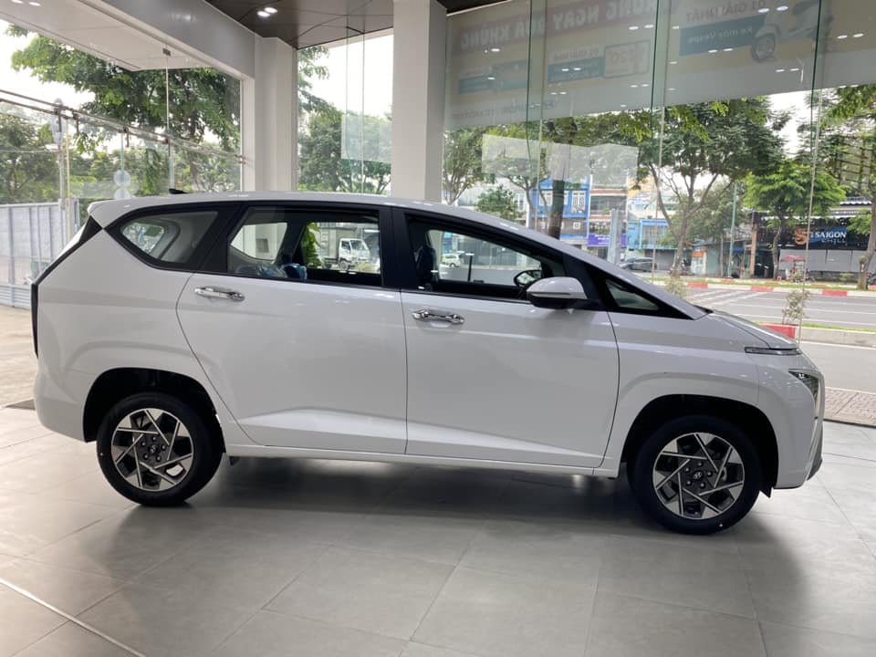 Vừa ra mắt, Hyundai Stargazer đã giảm giá mạnh - rẻ hơn Mitsubishi Xpander 233605