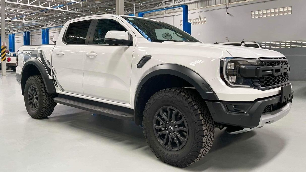 ford-ranger-raptor-2023-1-1675478402.jpg