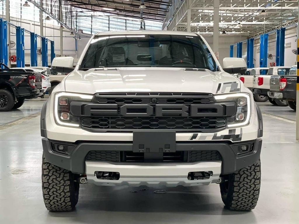 ford-ranger-raptor-2023-1675478402.jpg