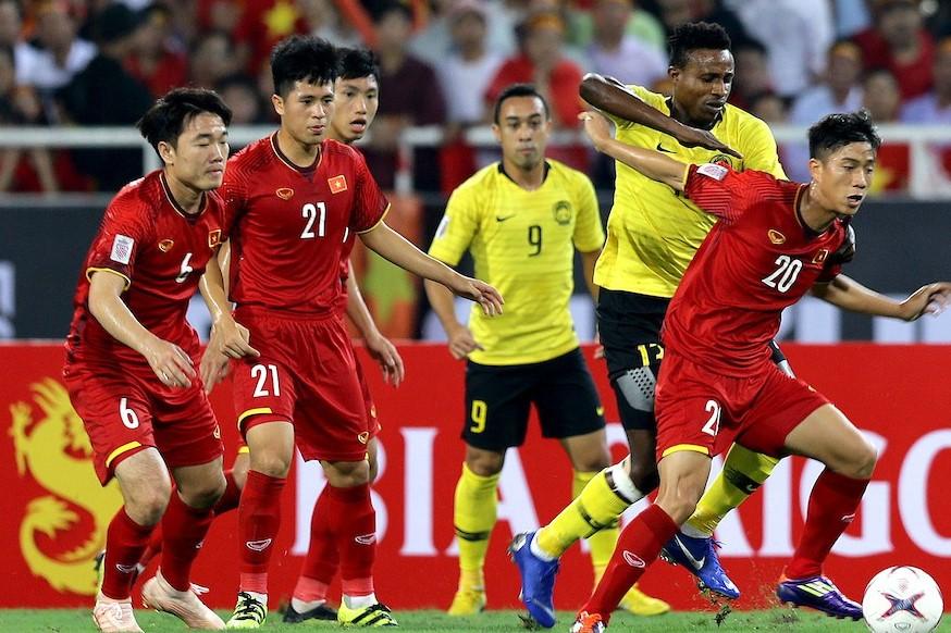 HLV Kim Sang Sik lần đầu tiên gọi 2 'báu vật' của thầy Park lên ĐTVN