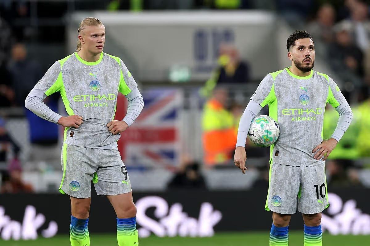 Man City hòa điên rồ, Arsenal rộng cửa vô địch Ngoại hạng Anh