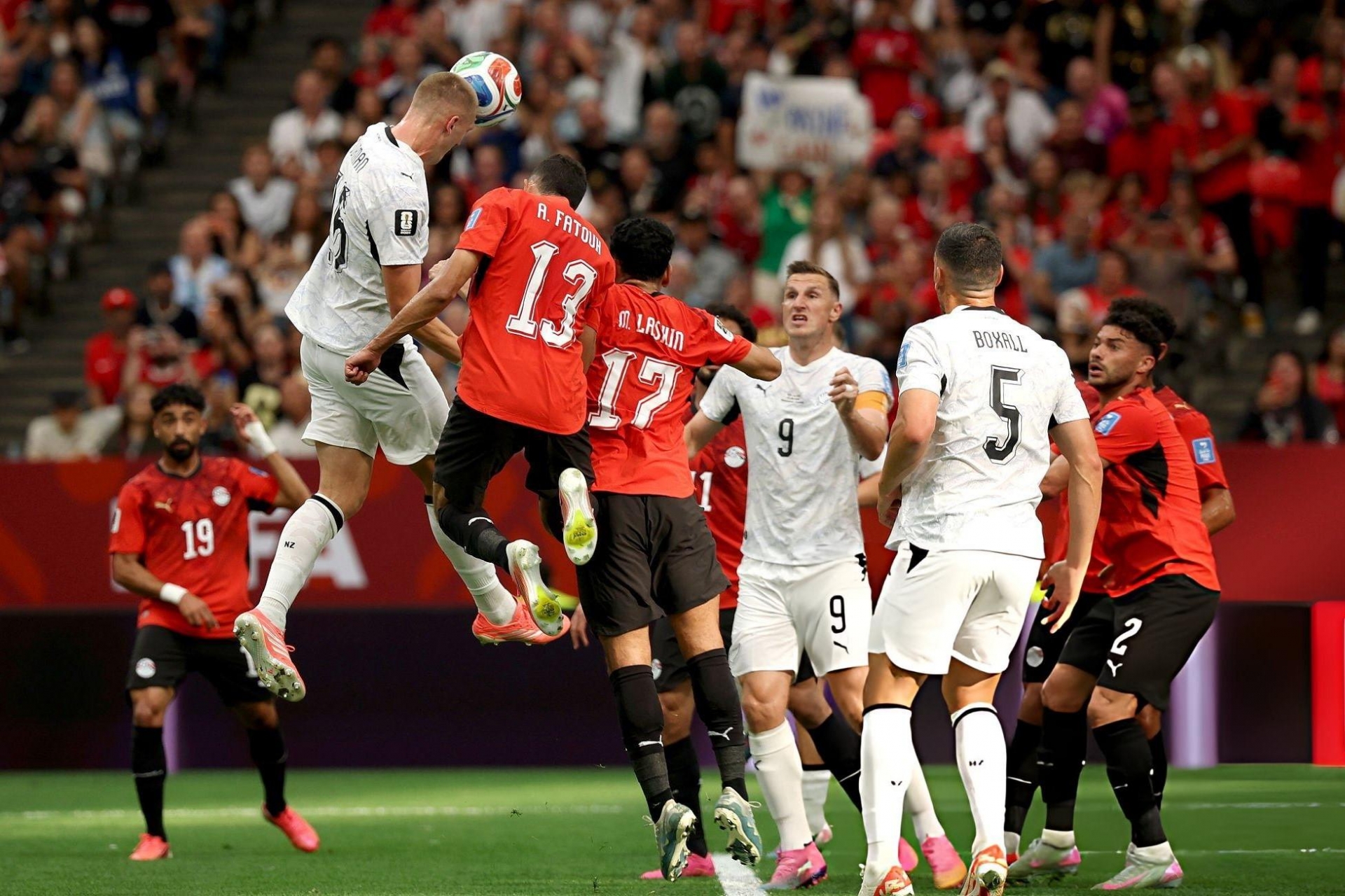 Trực tiếp bóng đá New Zealand 1-0 Ai Cập: Đôi công rực lửa