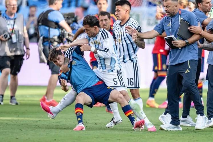 FIFA điều tra Argentina, phản ứng của Gavi khiến tất cả bất ngờ