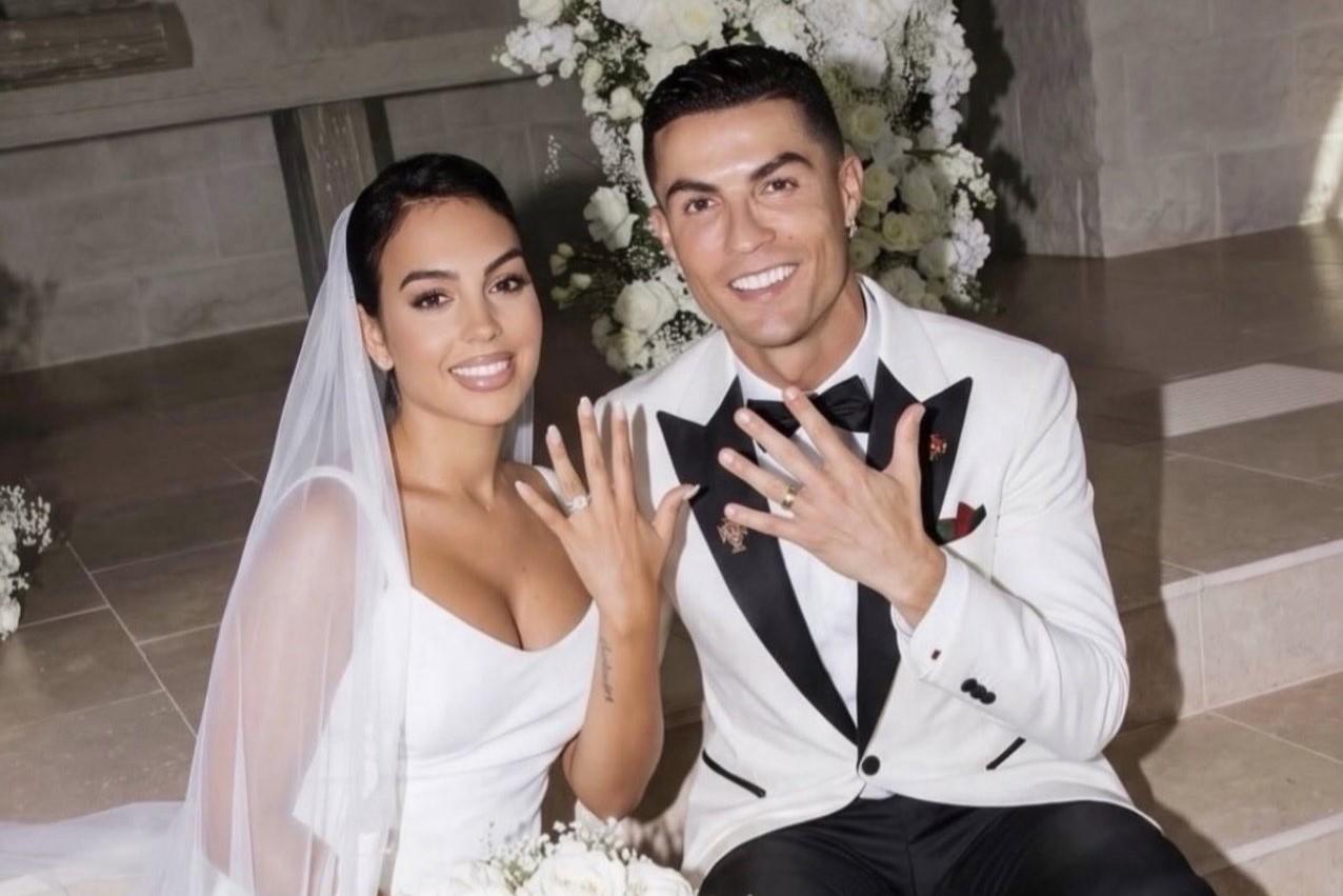 CHÍNH THỨC: Ronaldo kết hôn với Georgina sau 10 năm bên nhau