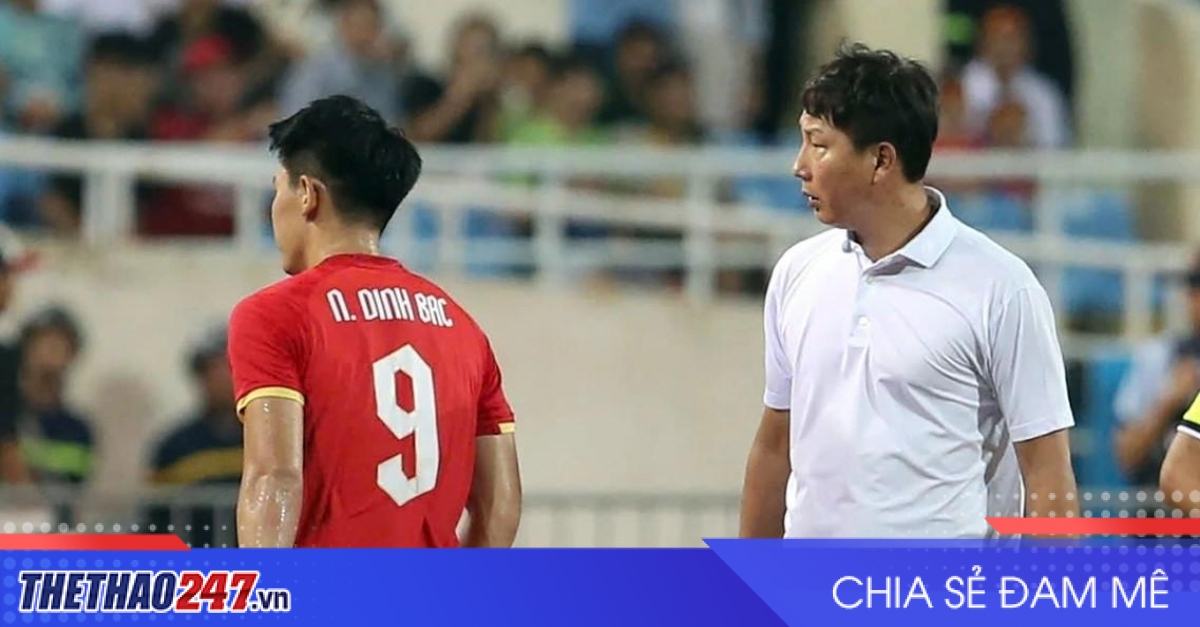 Đình Bắc làm điều này, HLV Kim Sang Sik lập tức ra tay