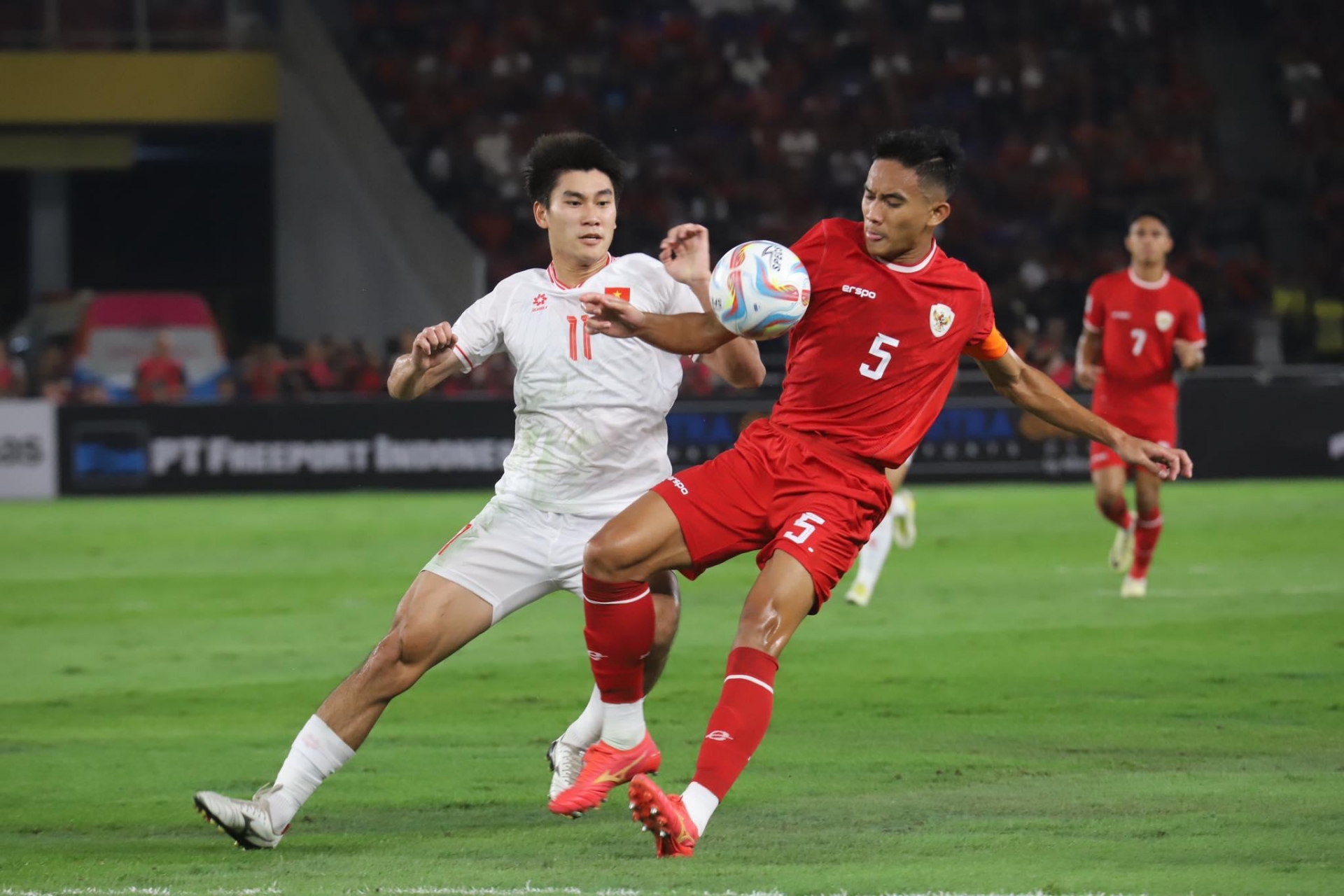 Trực tiếp Việt Nam 0-1 Indonesia: ĐT Việt Nam dồn ép