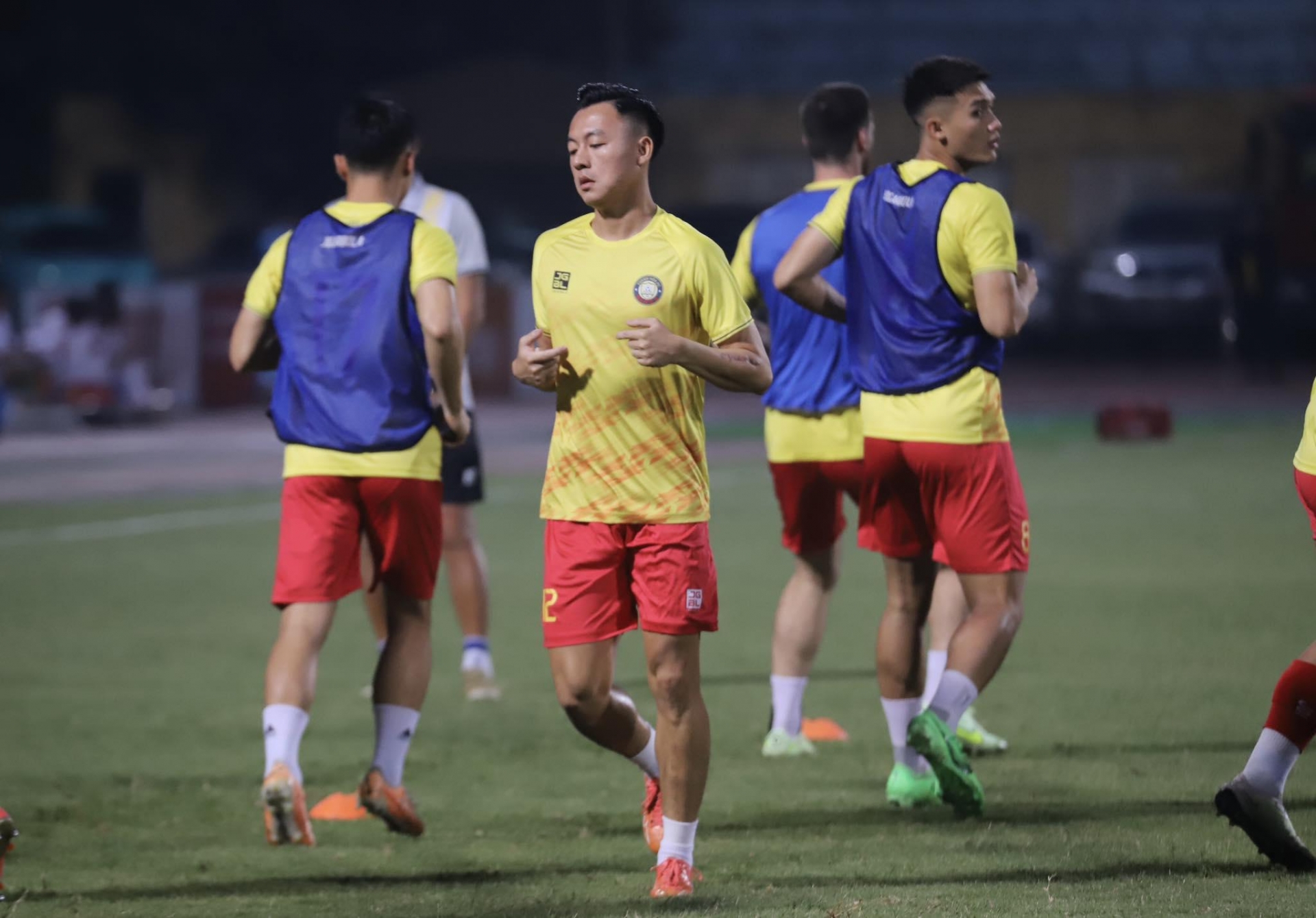 Trực tiếp Hà Nội vs Thanh Hóa: Tuấn Hải, Thái Sơn đá chính 466685