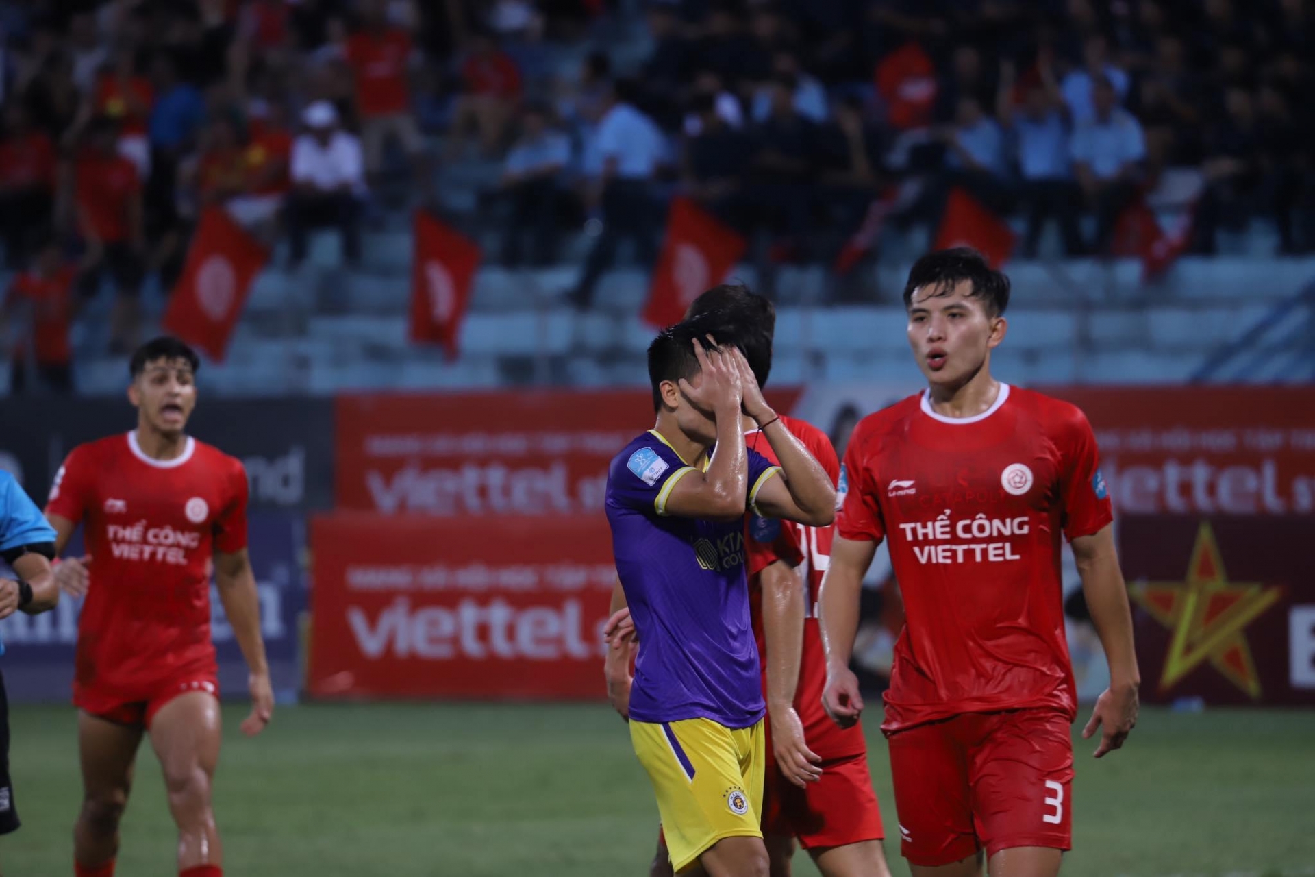 Trực tiếp Viettel 0-1 Hà Nội: Viettel vùng lên 492741