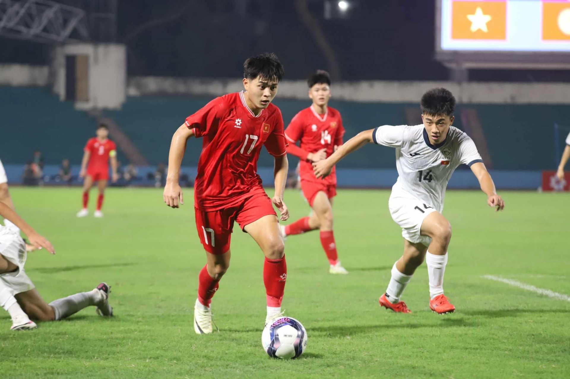 Trực tiếp U17 Việt Nam 0-0 U17 Kyrgyzstan: U17 Việt Nam bế tắc