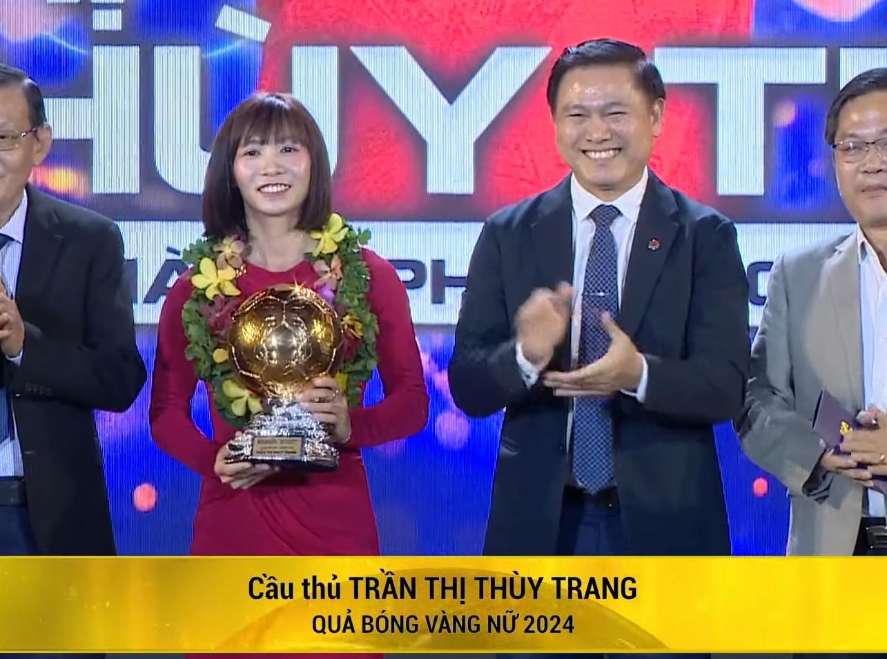 Trực tiếp Lễ trao giải Quả bóng Vàng Việt Nam 2024: Thùy Trang giành QBV nữ 2024