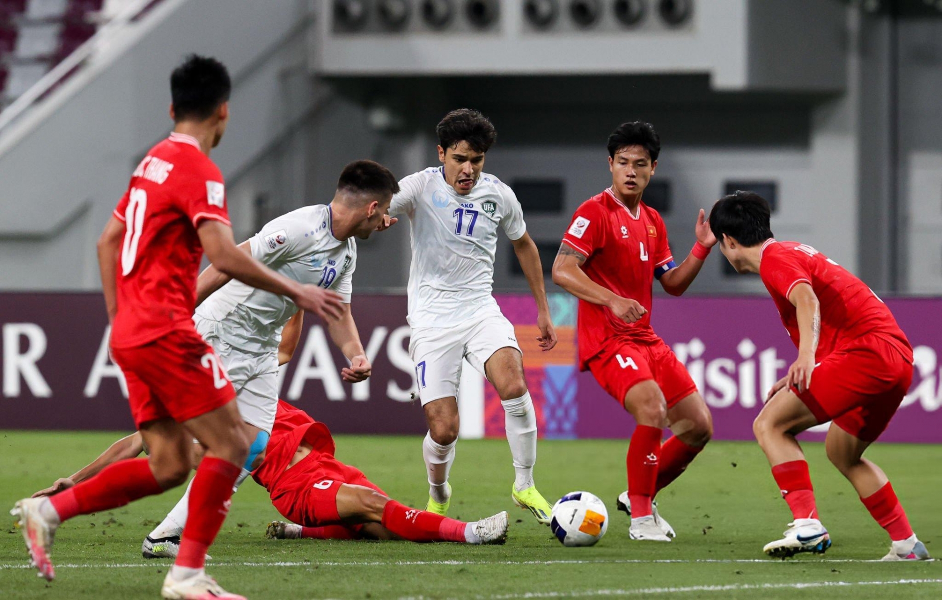 Trực tiếp U22 Việt Nam 0-0 U22 Uzbekistan: Căng thẳng