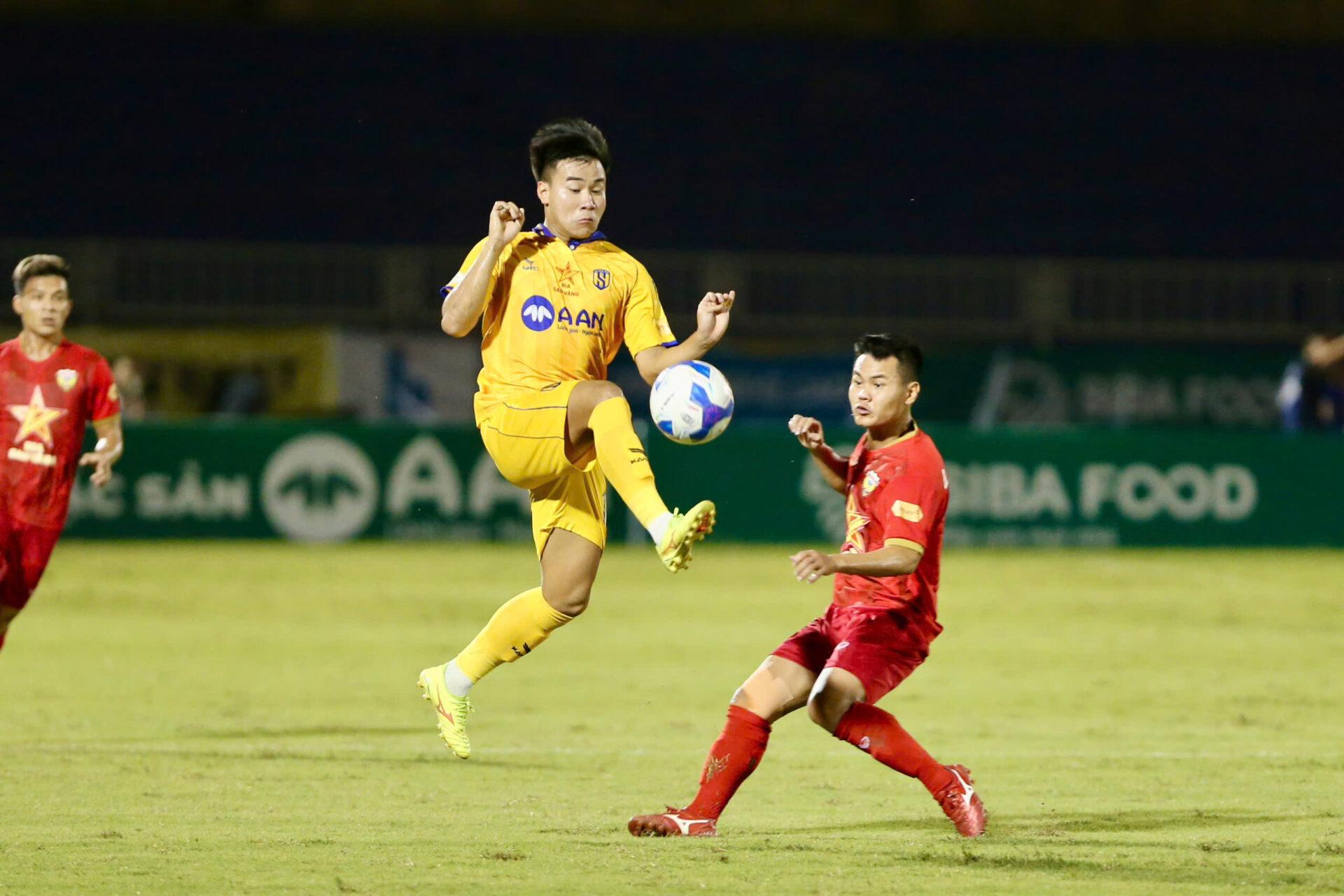 Vòng 23 V-League 2024/25: Hấp dẫn cả cuộc đua vô địch và trụ hạng