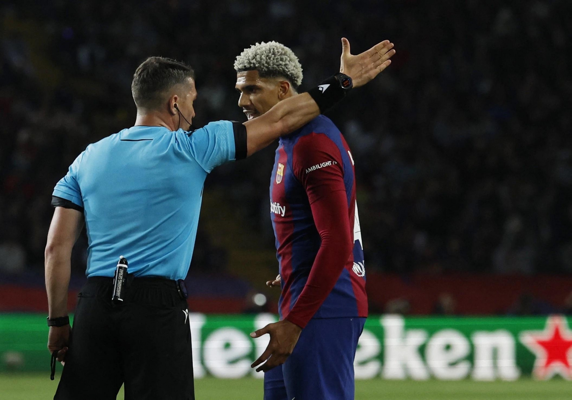 Xavi: ‘Mùa giải của Barca kết thúc bởi những quyết định thảm họa của trọng tài’ 445102