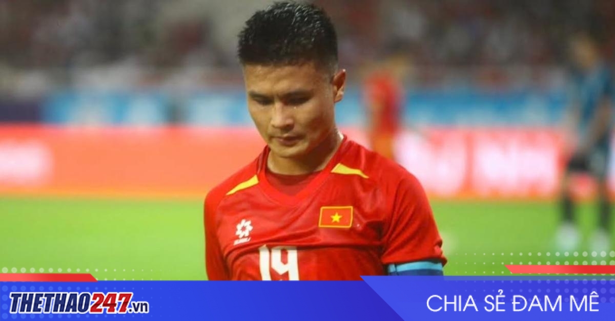 Kim Sang Sik lý giải việc rút Quang Hải ở phút bù giờ cuối