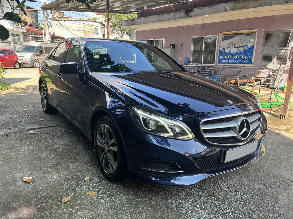 Bất ngờ với Mercedes E250 lăn bánh 10 năm rao bán chỉ hơn 500 triệu đồng 404677