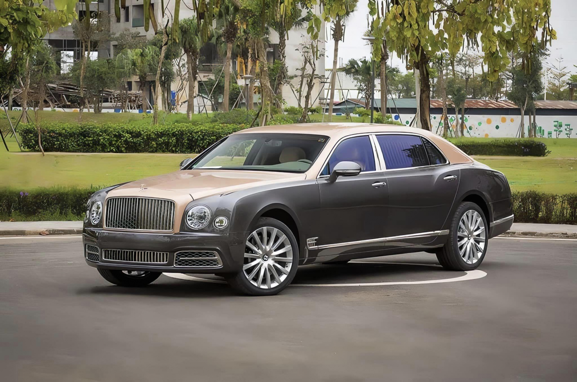 Bentley Mulsanne EWB vừa chạy 30.000 km bất ngờ rao bán chỉ hơn 8 tỷ đồng 460852