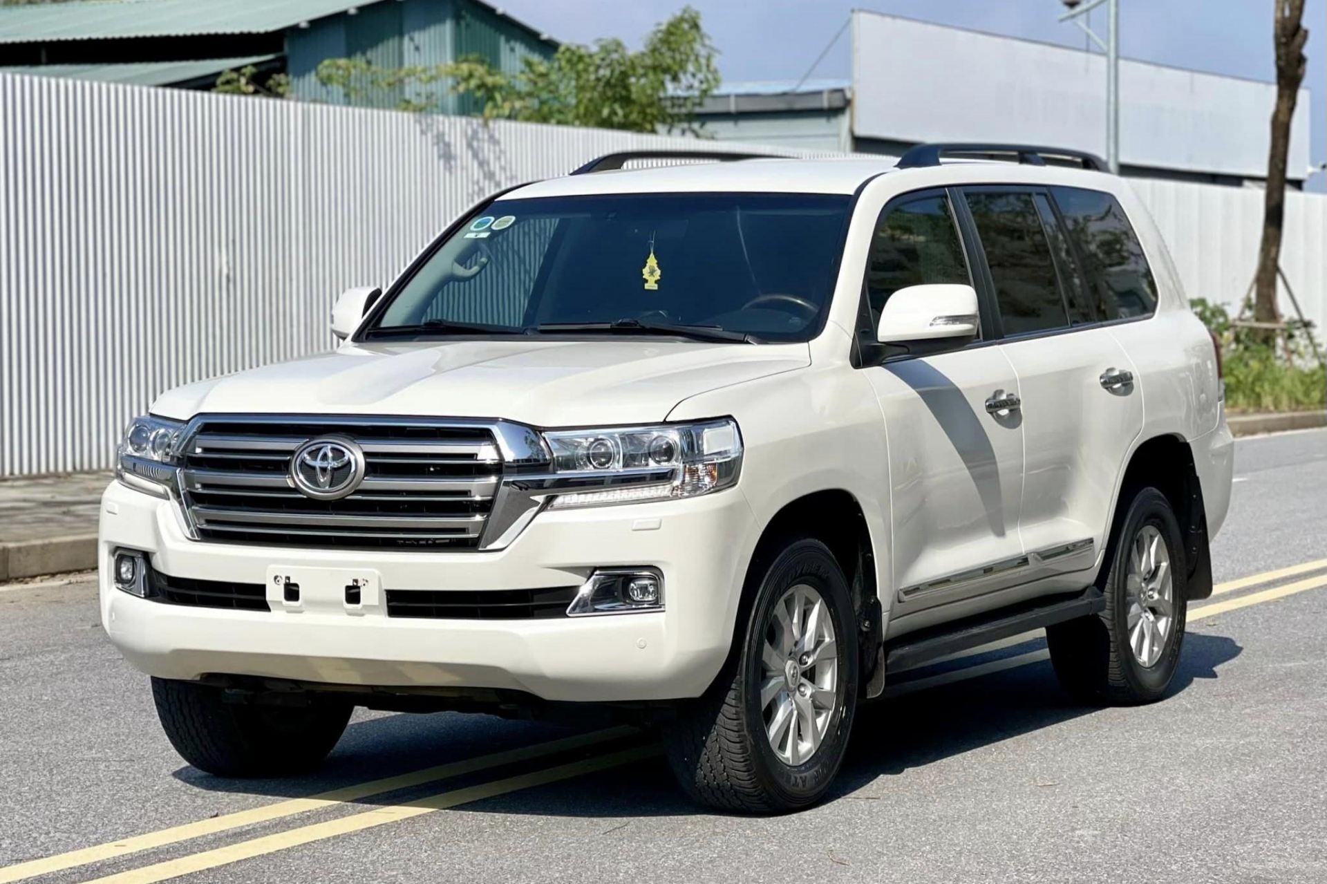 Land Cruiser LC200 2017 khấu hao bao nhiêu sau khi di chuyển gần 100.000 km? 530313