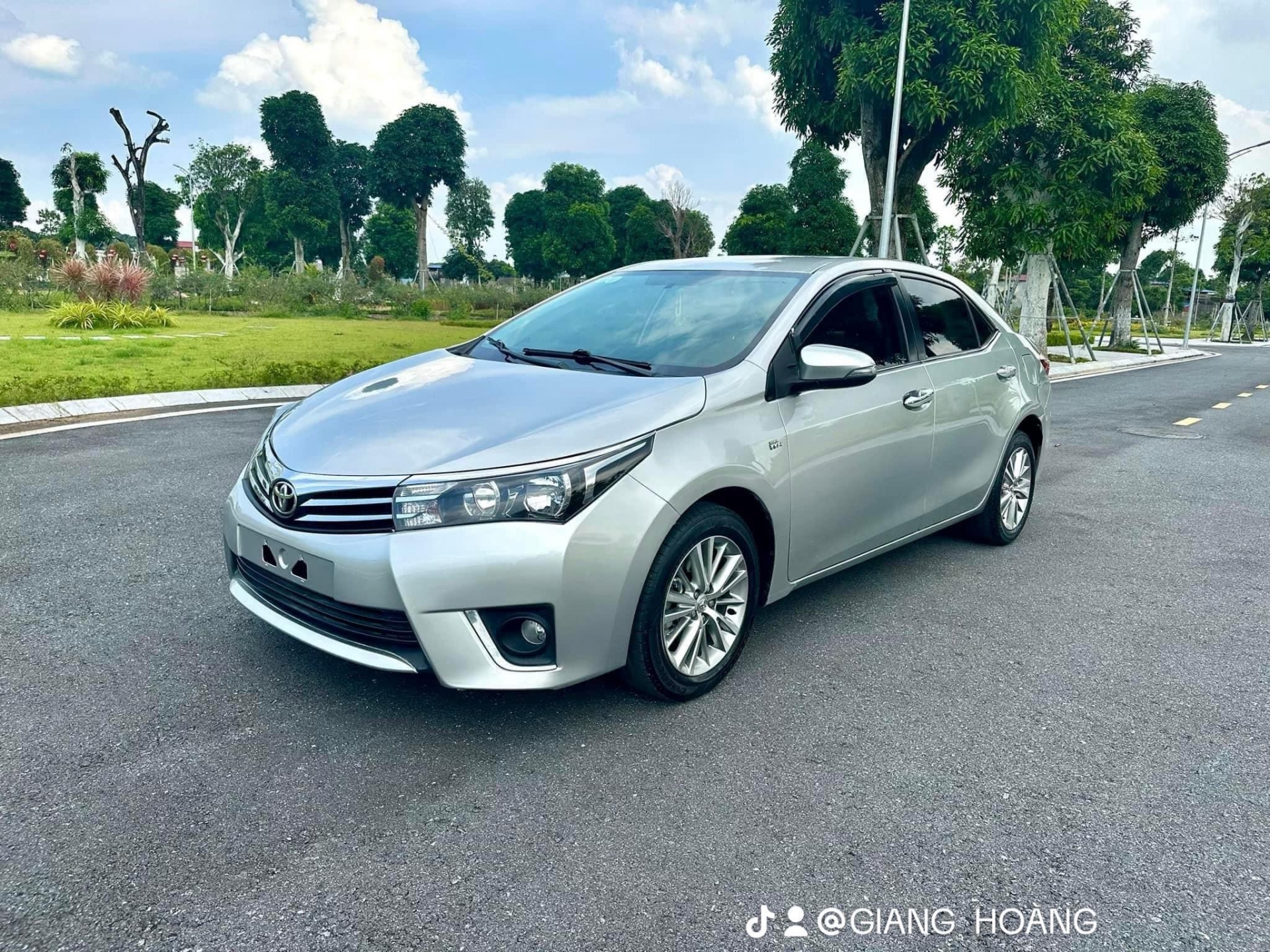 Toyota Corolla Altis 2016 rao bán rẻ ngỡ ngàng sau 8 năm lăn bánh 534904