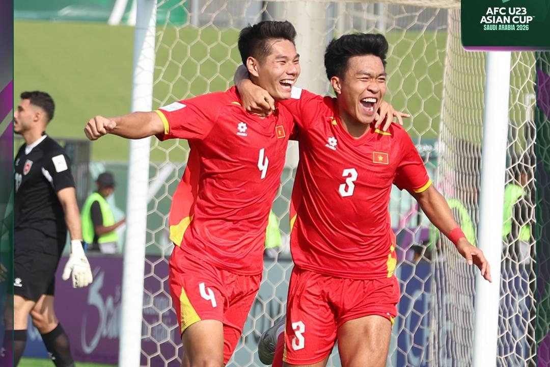 HLV Kim Sang Sik và bài toán phòng ngự trước U23 Hàn Quốc khi vắng Lý Đức, Hiểu Minh