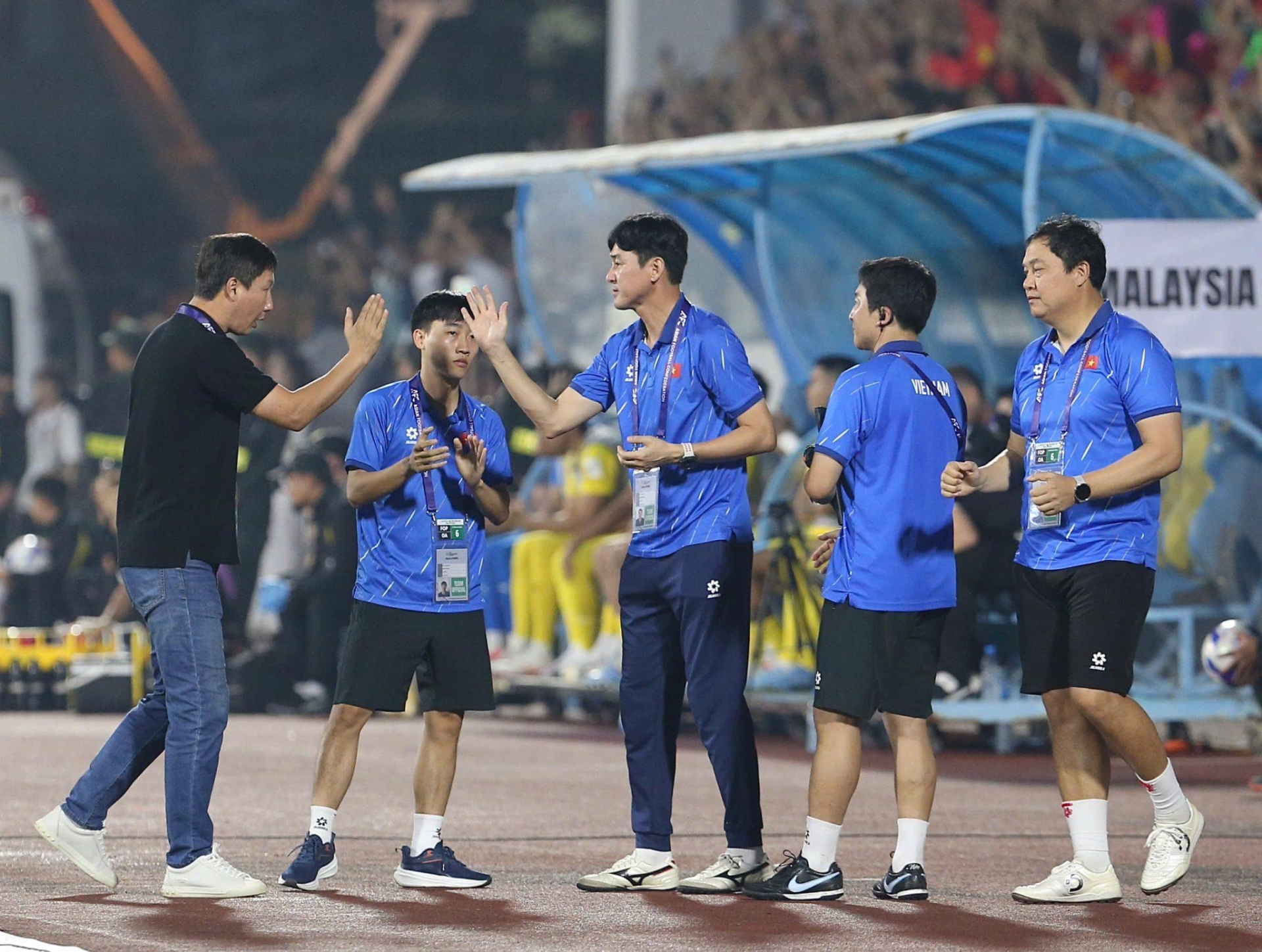 Chia tay ĐT Việt Nam, HLV Hàn Quốc có bến đỗ bất ngờ