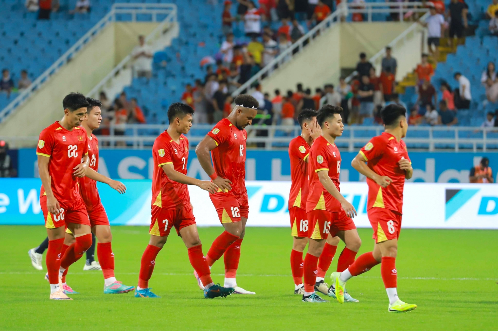 ĐT Việt Nam đối mặt kịch bản bị 'bắt tay' loại khỏi AFF Cup