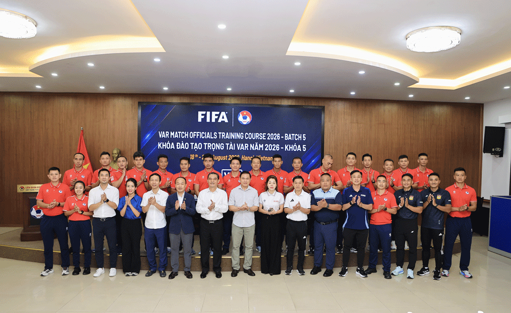Khai mạc khóa đào tạo trọng tài VAR đặc biệt tại Việt Nam