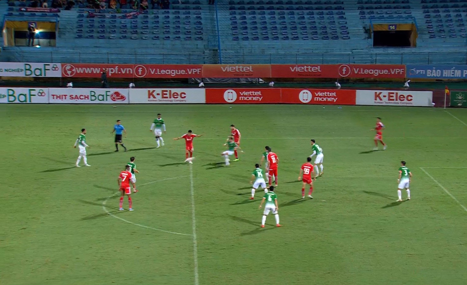 Trực tiếp Viettel 0-0 Bình Định: Ăn miếng trả miếng 184158