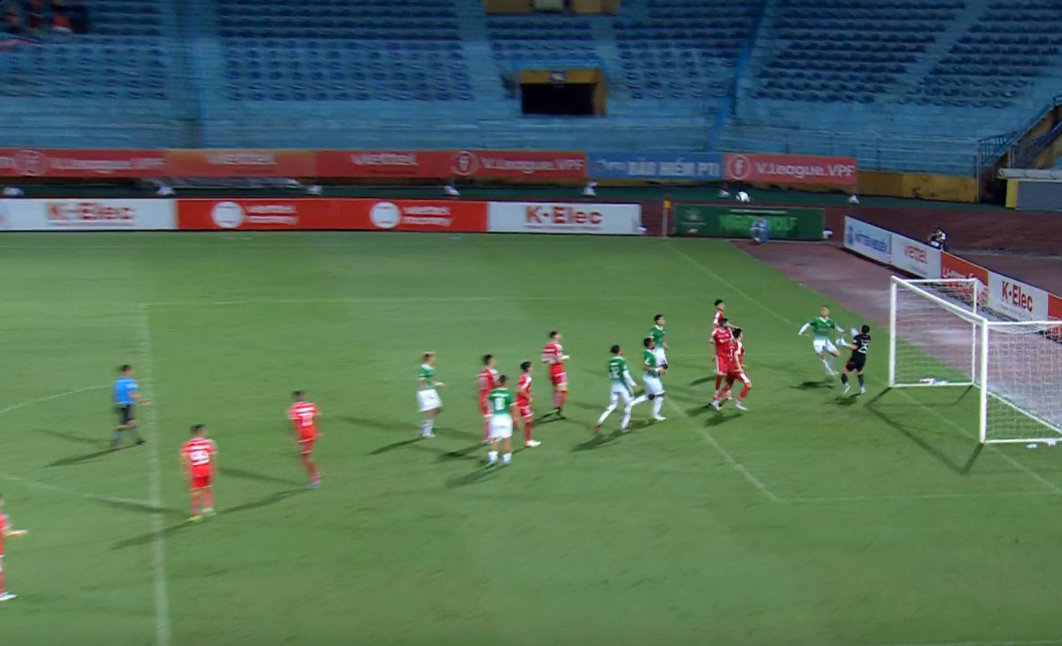 Trực tiếp Viettel 0-0 Bình Định: Ăn miếng trả miếng 184187