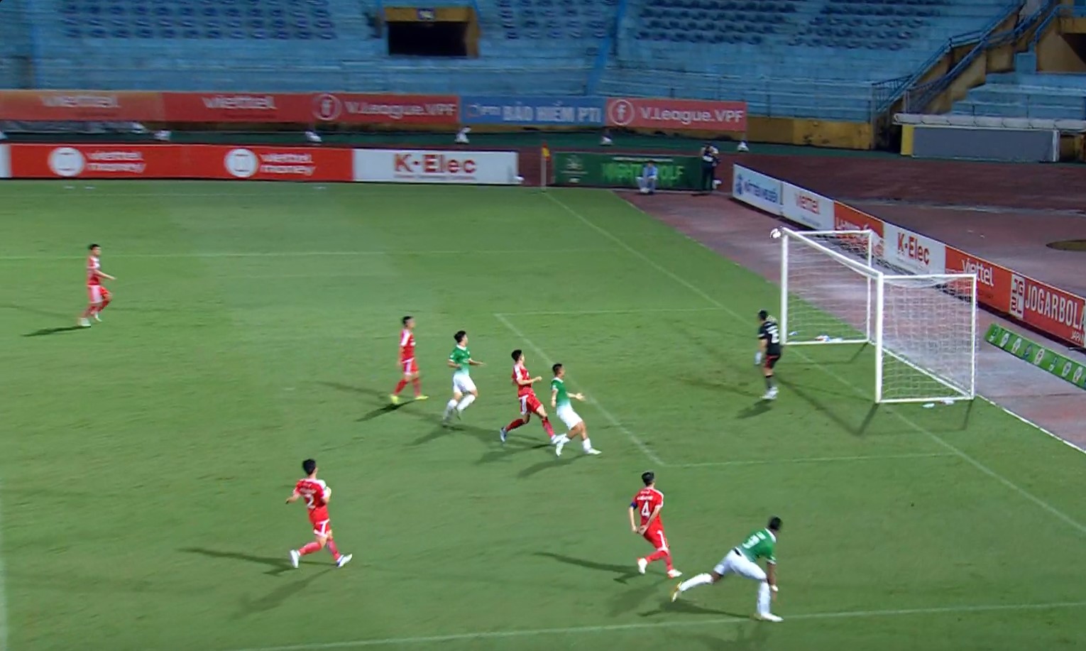 Trực tiếp Viettel 0-0 Bình Định: Ăn miếng trả miếng 184189
