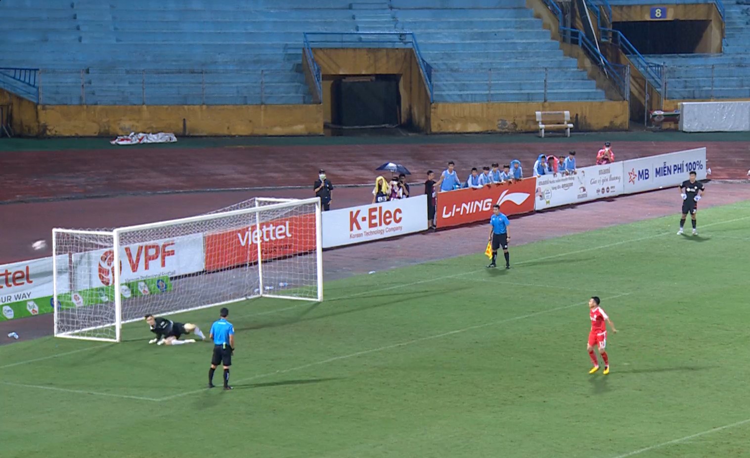 Trực tiếp Viettel 0-0 Bình Định: Bước vào loạt đấu súng 184204