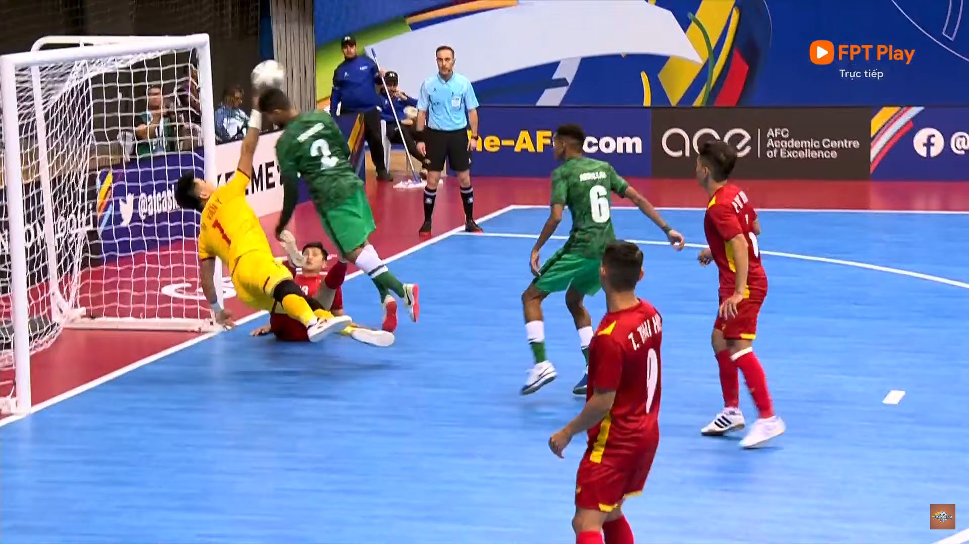 Trực tiếp futsal Việt Nam 2-1 futsal Ả Rập Xê Út: Bàn phản lưới nhà 195294