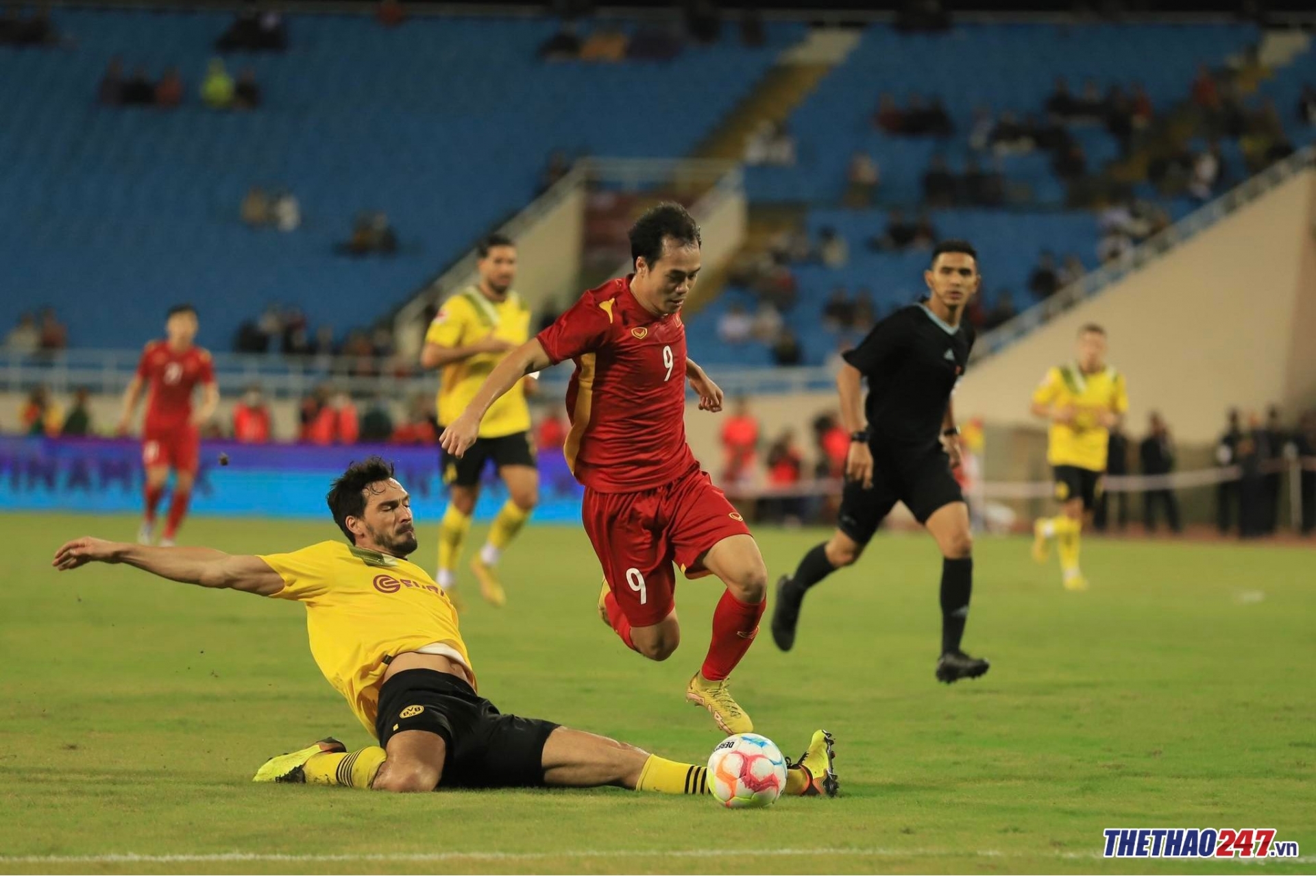 Trực tiếp Việt Nam 1-1 Dortmund: Tiến Linh lên tiếng 225995