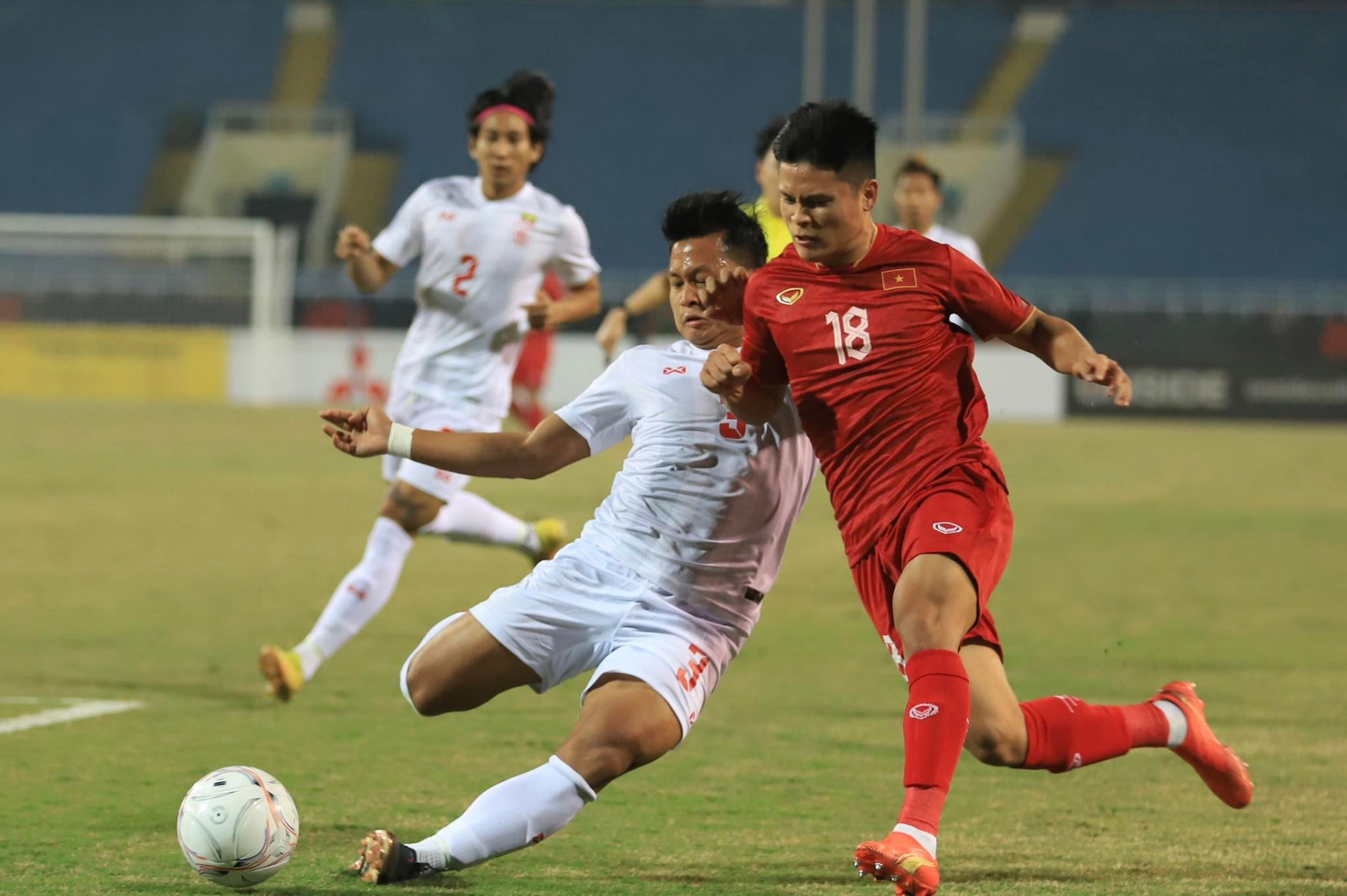 Trực tiếp Việt Nam 1-0 Myanmar: Bàn mở tỷ số sớm 238899