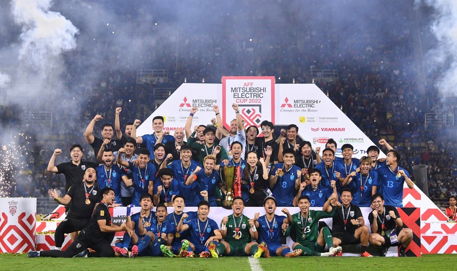 Madam Pang nói lời thật lòng về Theerathon sau khi vô địch AFF Cup 242622