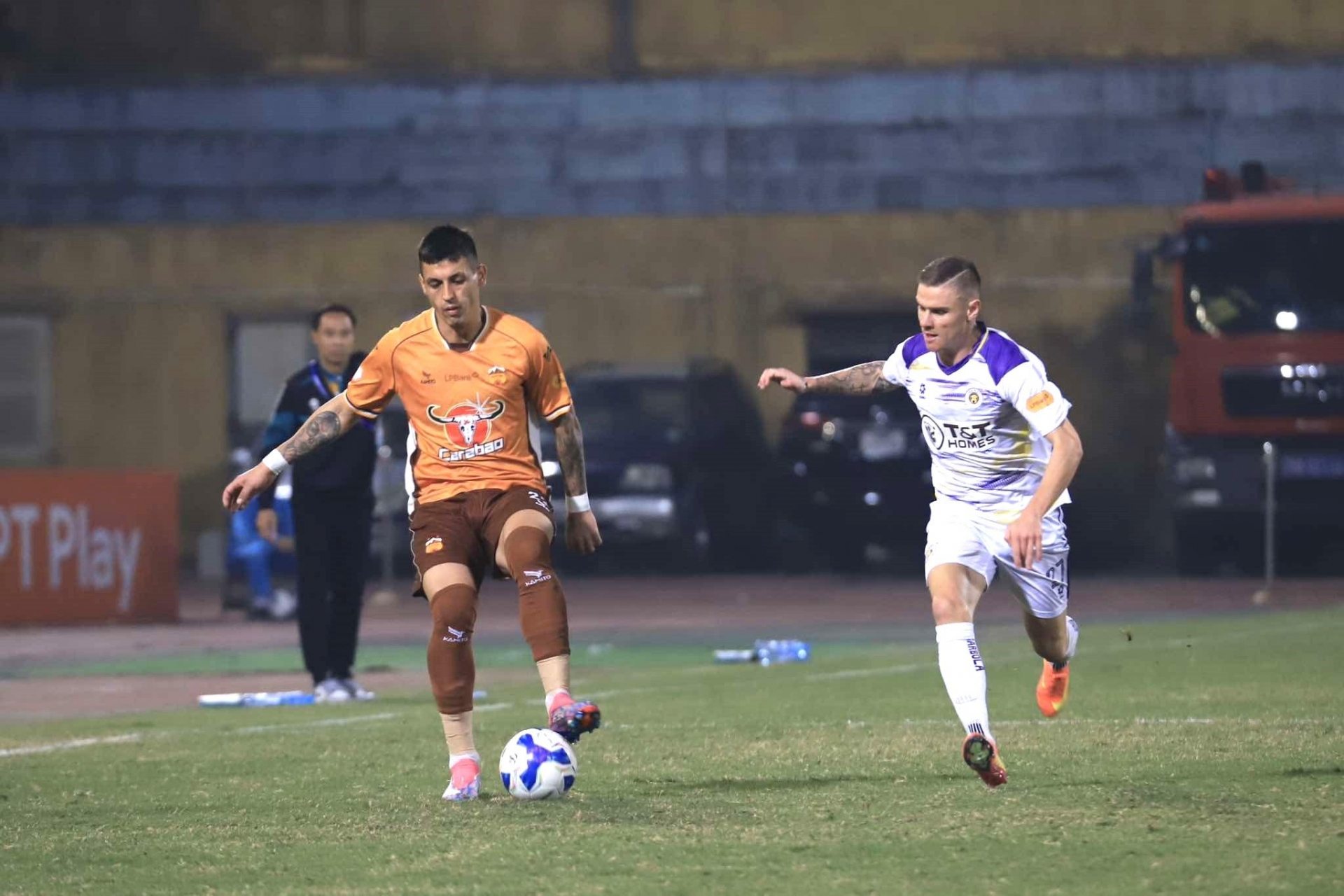 Trực tiếp Hà Nội 0-0 HAGL: Thẻ đỏ rất sớm