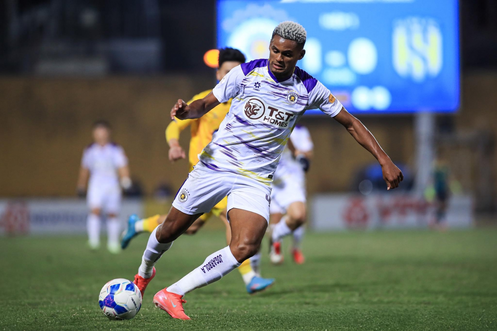 Cầu thủ làm ruộng ở Brazil, sang V.League đá bóng được trả nửa tỷ mỗi tháng 4 Vua phá lưới giải Nam Mỹ gây thất vọng lớn ở Việt Nam