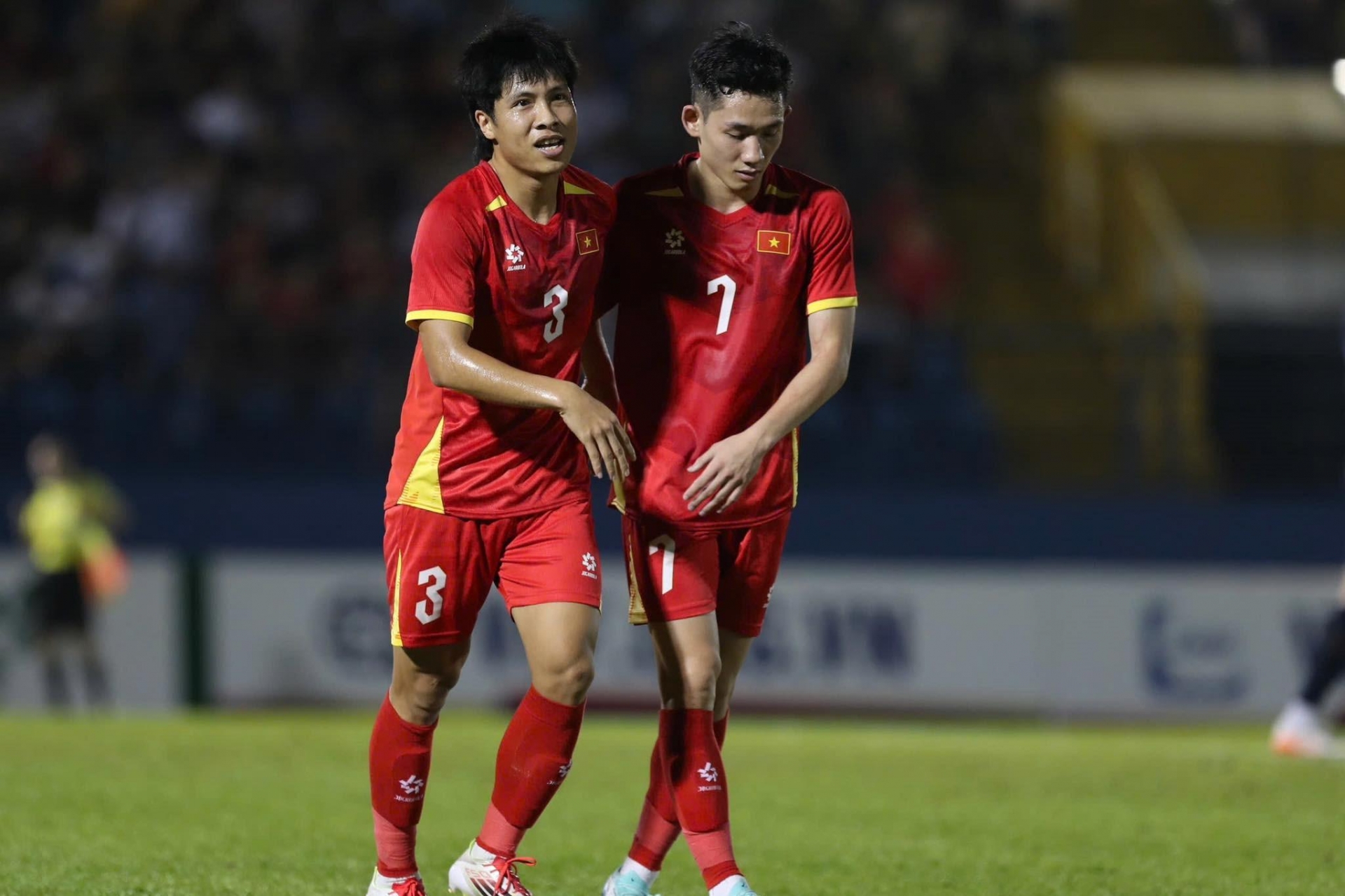 Trực tiếp Việt Nam 2-0 Campuchia: Nhân đôi cách biệt